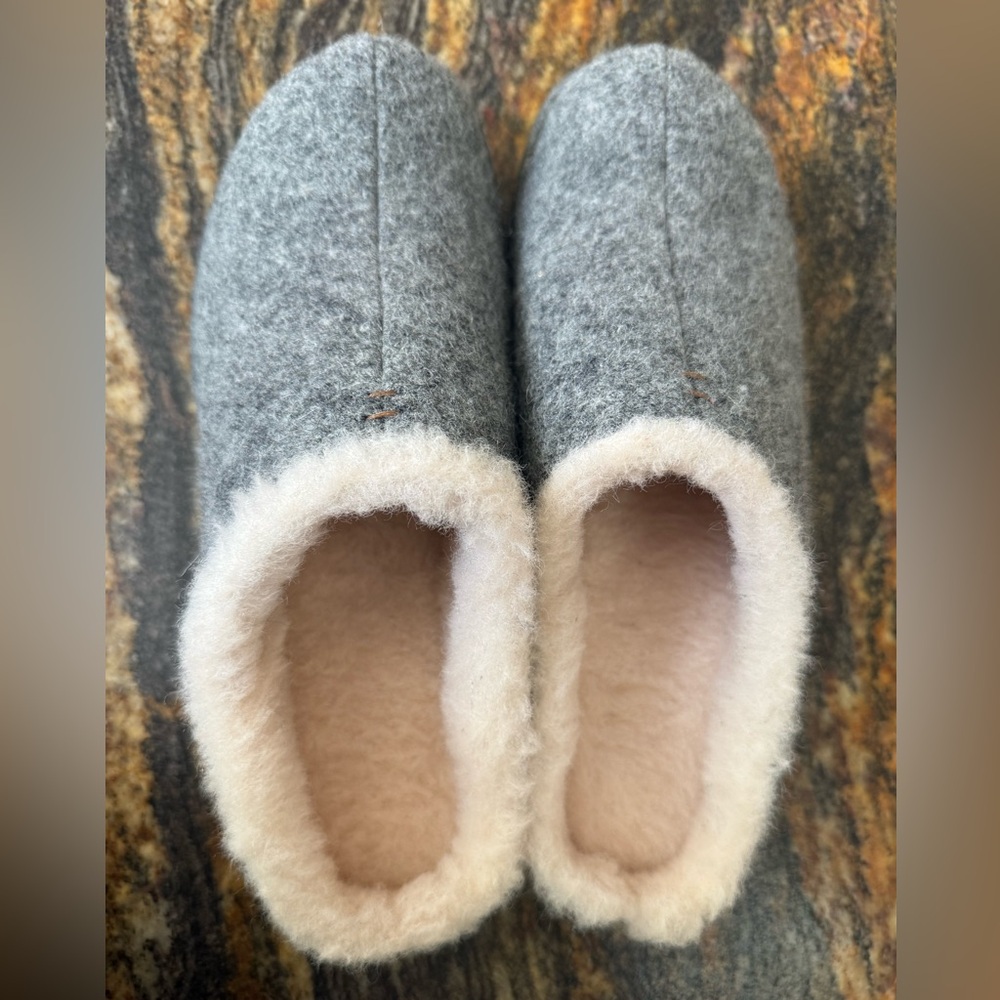 Born Gray wool Women's Slippers sz 10 1/2